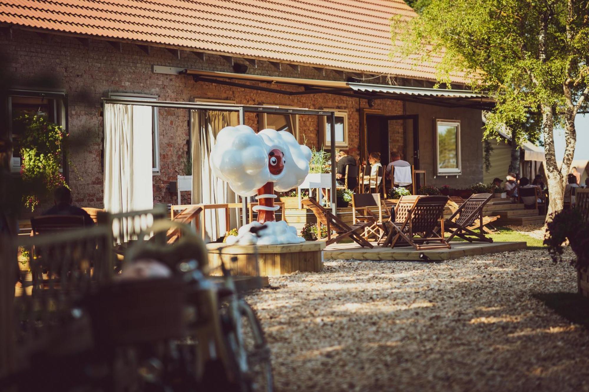 Mia Glamping Hotel Orissaare Ngoại thất bức ảnh