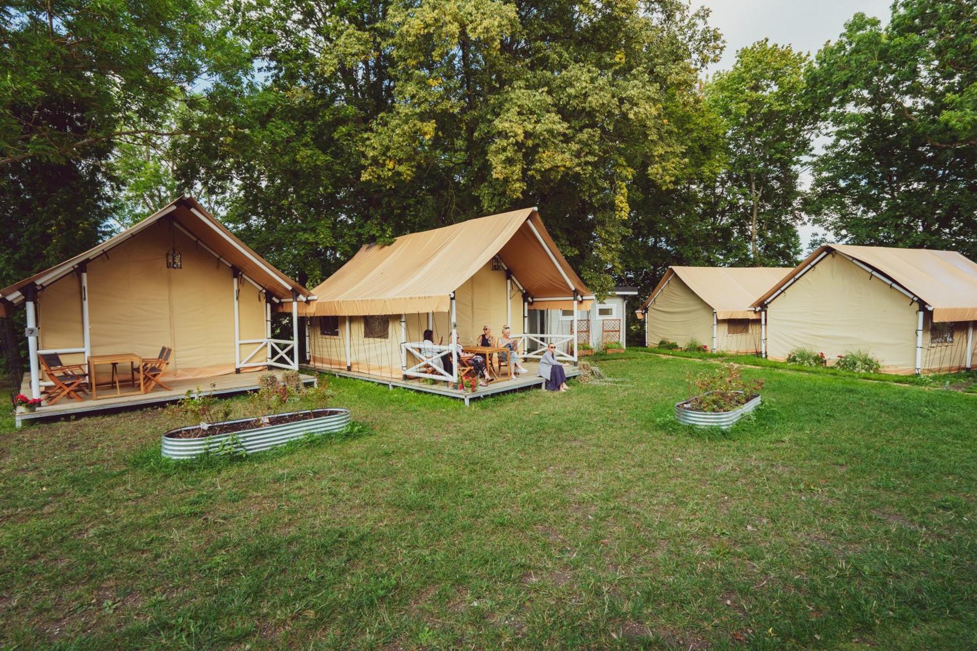 Mia Glamping Hotel Orissaare Ngoại thất bức ảnh