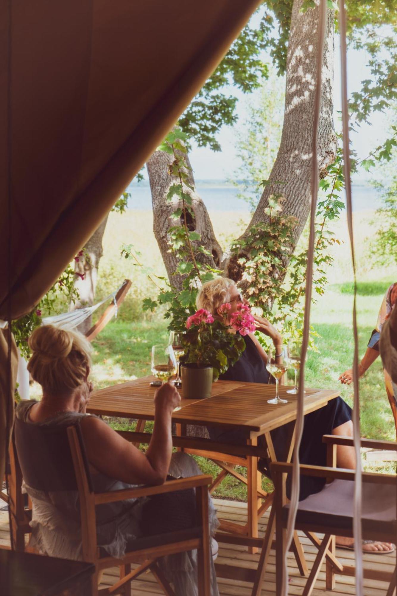 Mia Glamping Hotel Orissaare Ngoại thất bức ảnh